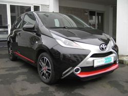 Schwarz Gebraucht 2016 Toyota Aygo X-play Kleinwagen | 9.800 € (Fairer Preis)