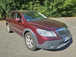 Grün Gebraucht 2012 Skoda Octavia Scout Scout 4x4 Kombi | 8.500 € (Guter Preis)