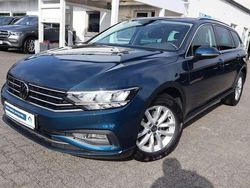 Aquamarine blue metallic Gebraucht 2023 VW Passat Business Kombi | 23.840 € (Superpreis)