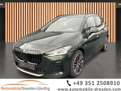 Grün Gebraucht 2024 BMW 218 M Sport Van / Kleinbus | 29.980 € (Fairer Preis)