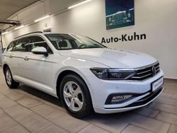 Gletscherweiß metallic Gebraucht 2023 VW Passat Business Kombi | 26.400 € (Fairer Preis)