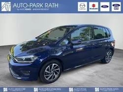 Blau Gebraucht 2017 VW Golf Sportsvan Sound Van / Kleinbus | 13.880 € (Guter Preis)