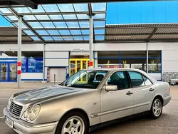 Silber Gebraucht 1999 Mercedes E240 Limousine | 6.500 €