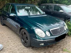 Grün Gebraucht 2002 Mercedes E500 Limousine | 9.299 € (Fairer Preis)