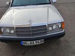 Silber Gebraucht 1991 Mercedes E200 Limousine | 4.900 €