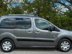 Grau Gebraucht 2012 Peugeot Partner Tepee Van / Kleinbus | 5.830 € (Fairer Preis)