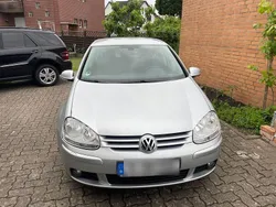 Silber Gebraucht 2005 VW Golf V Kleinwagen | 2.600 € (Fairer Preis)