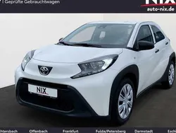 Weiß Gebraucht 2022 Toyota Aygo Kleinwagen | 12.890 € (Guter Preis)