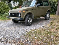 Grün Gebraucht 2015 Lada niva SUV | 6.300 €