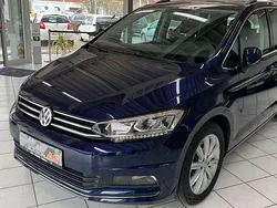 Atlantik blue metallic Gebraucht 2019 VW Touran Highline Van / Kleinbus | 19.199 € (Etwas zu teuer)