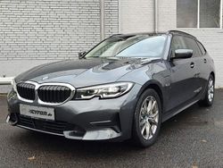 Grau Gebraucht 2022 BMW 330e Sport Line Kombi | 30.500 € (Guter Preis)