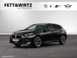 Saphirschwarz metallic Gebraucht 2025 BMW 120 M Sport Kleinwagen | 33.300 € (Superpreis)