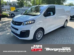 Weiss Gebraucht 2023 Opel Vivaro-e Combi Van | 31.990 € (Etwas zu teuer)