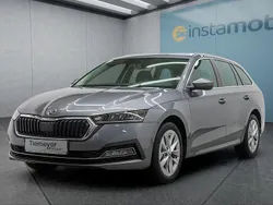 Grau Gebraucht 2024 Skoda Octavia Kombi | 27.699 € (Fairer Preis)