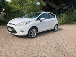 Weiß Gebraucht 2009 Ford Fiesta Kleinwagen | 2.900 € (Guter Preis)