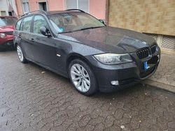 Grau Gebraucht 2009 BMW 318 Exclusive Kombi | 4.950 € (Fairer Preis)