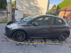 Grau Gebraucht 2014 Peugeot 208 Access Kleinwagen | 5.000 € (Fairer Preis)