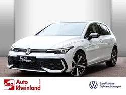 Pure white Gebraucht 2024 VW Golf VIII Comfortline Limousine | 41.747 € (Guter Preis)