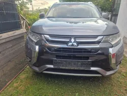 Grau Gebraucht 2016 Mitsubishi Outlander Plus SUV | 8.500 €