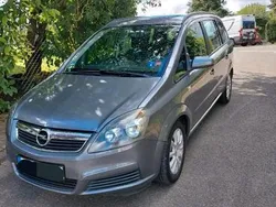Grau Gebraucht 2007 Opel Zafira Van / Kleinbus | 2.200 € (Fairer Preis)
