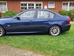 Blau Gebraucht 2011 BMW 320 Exclusive Limousine | 10.600 € (Teuer)