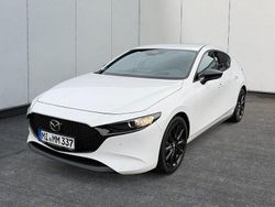 Weiß (arctic white) Neu 2025 Mazda 3 Homura-Line Limousine | 25.490 €