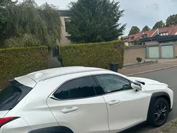 Weiß Gebraucht 2020 Lexus UX 250h SUV | 24.500 € (Etwas zu teuer)