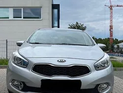 Silber Gebraucht 2014 Kia Ceed Vision Limousine | 10.000 € (Fairer Preis)