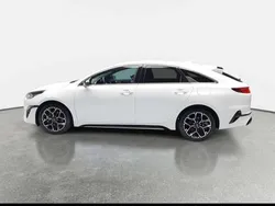 Weiß Gebraucht 2024 Kia ProCeed GT-Line Kleinwagen | 28.777 € (Guter Preis)