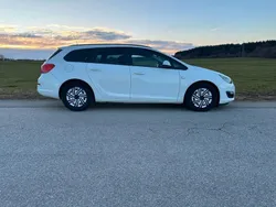 Weiß Gebraucht 2014 Opel Astra Kombi | 4.999 € (Guter Preis)