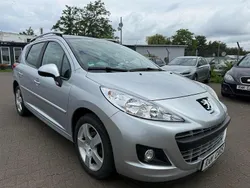 Silber (metallic) Gebraucht 2011 Peugeot 207 Premium Kombi | 6.890 € (Etwas zu teuer)