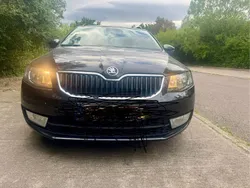 Schwarz Gebraucht 2014 Skoda Octavia Ambition Kombi | 4.999 € (Guter Preis)