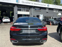 Black sapphire metallic Gebraucht 2017 BMW 740 Limousine | 29.300 € (Superpreis)