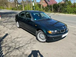 Grün Gebraucht 2002 BMW 320 Limousine | 3.600 € (Fairer Preis)