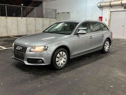 Grau Gebraucht 2011 Audi A4 Attraction Kombi | 5.499 € (Guter Preis)