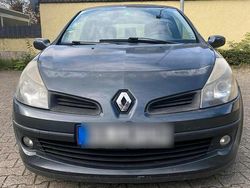 Grau Gebraucht 2007 Renault Clio II Kleinwagen | 799 € (Fairer Preis)
