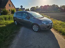 Grau Gebraucht 2015 Opel Zafira Tourer Van / Kleinbus | 7.200 € (Guter Preis)