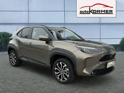 Manganbronze metallic Neu 2025 Toyota Yaris Cross Team SUV | 27.990 € (Guter Preis)