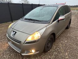 Grau Gebraucht 2010 Peugeot 5008 Premium Limousine | 2.000 € (Guter Preis)