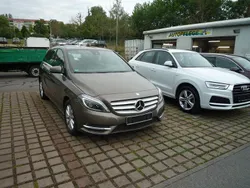Grau Gebraucht 2012 Mercedes B200 Van / Kleinbus | 13.890 € (Fairer Preis)