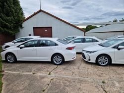 Weiß Gebraucht 2024 Toyota Corolla Comfort Limousine | 24.199 € (Superpreis)