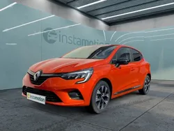 Orange Gebraucht 2023 Renault Clio V Evolution Limousine | 22.090 € (Teuer)