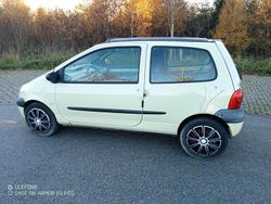 Gelb Gebraucht 2006 Renault Twingo Kleinwagen | 555 €