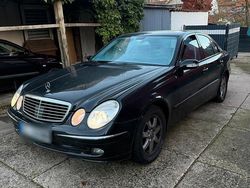Schwarz Gebraucht 2005 Mercedes E350 Avantgarde Limousine | 3.000 €
