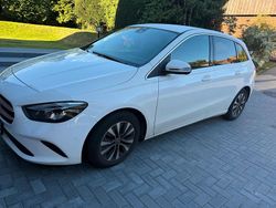 Weiß Gebraucht 2022 Mercedes 180 Limousine | 21.500 € (Superpreis)