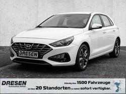 Weiss Gebraucht 2023 Hyundai i30 Trend Limousine | 19.450 € (Fairer Preis)
