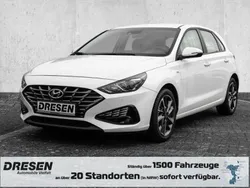 Weiss Gebraucht 2023 Hyundai i30 Trend Limousine | 17.540 € (Guter Preis)