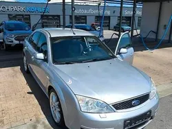 Silber Gebraucht 2002 Ford Mondeo ST Limousine | 1.700 €