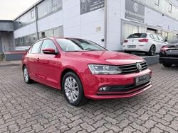 Rot Gebraucht 2015 VW Jetta Basis Limousine | 12.900 € (Etwas zu teuer)