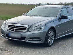 Grau Gebraucht 2011 Mercedes E200 Avantgarde Kombi | 10.490 € (Teuer)